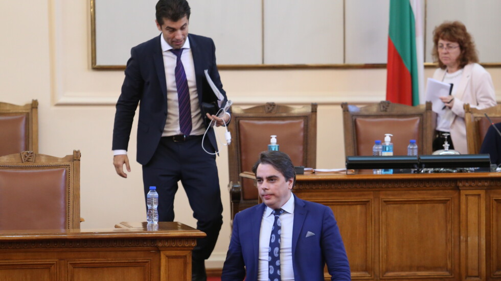 Подготвят ли Кирил Петков и Асен Василев нов политически проект?
