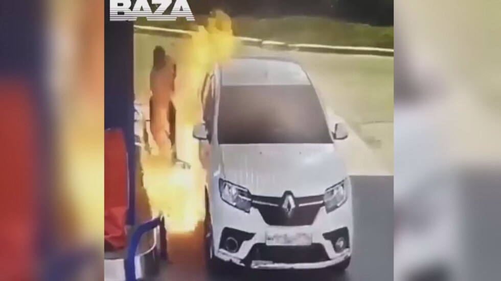 На косъм от взрив: Разсеян шофьор запали цигара на бензиностанция (ВИДЕО)
