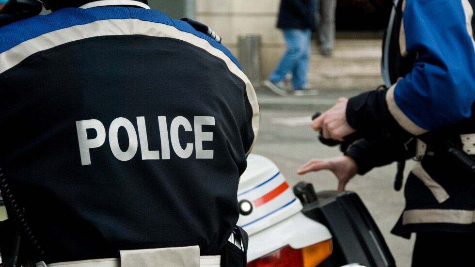 Полицай простреля мъж с нож на летището "Шарл де Гол"