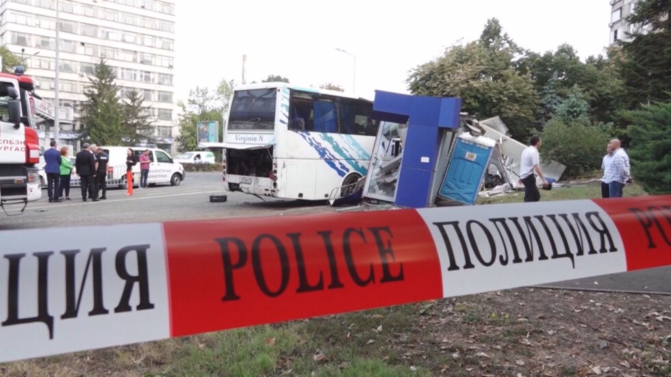 От 3 до 10 г. затвор грозят непълнолетния шофьор на автобуса, убил двама полицаи в Бургас