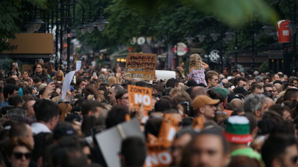 От „Аз, репортерът“: „Нито една повече“ – протестите в страната през вашия обектив (ВИДЕО И СНИМКИ)
