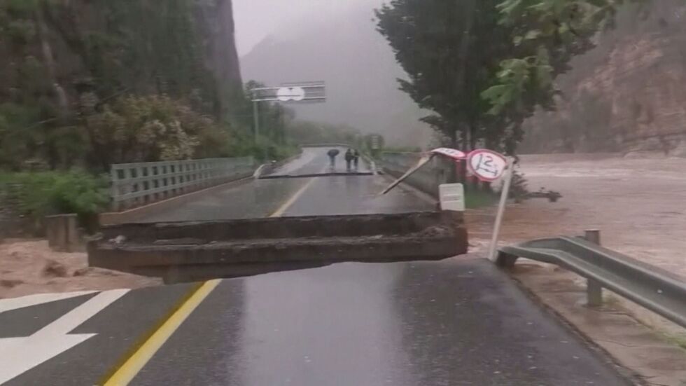 Тайфунът в Китай взе 20 жертви и причини сериозни щети