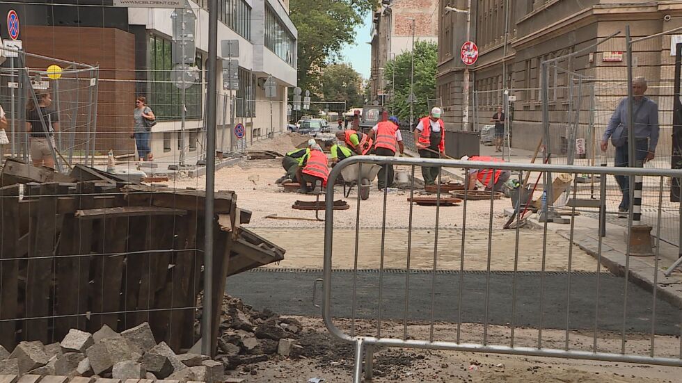 500 метра от малка улица: Ще има ли глоба за ремонта на ул. „Цар Иван Шишман“?