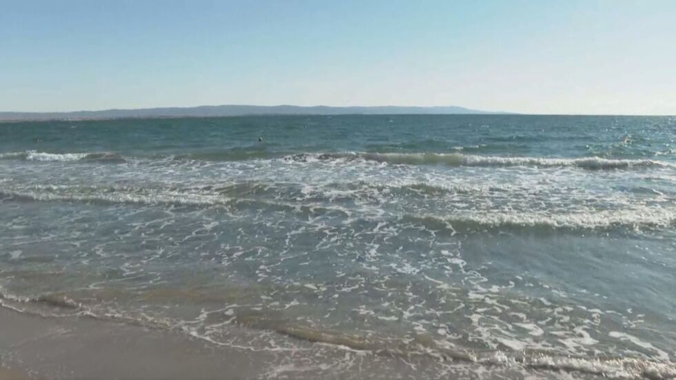 "Морето се обръща": Баща и двете му деца оцеляха край Поморие след бърза реакция