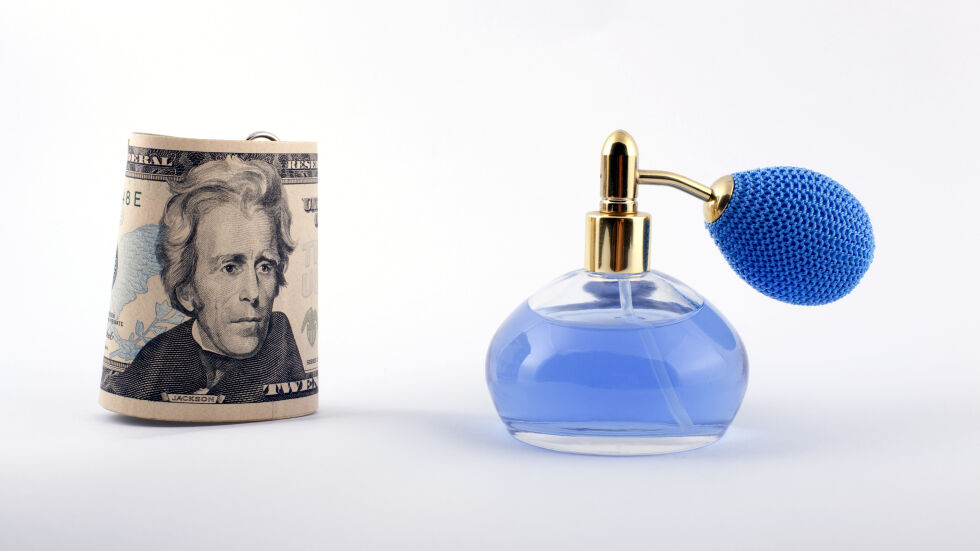 Как това дали си купуваме парфюм показва какво е състоянието на икономиката ни?