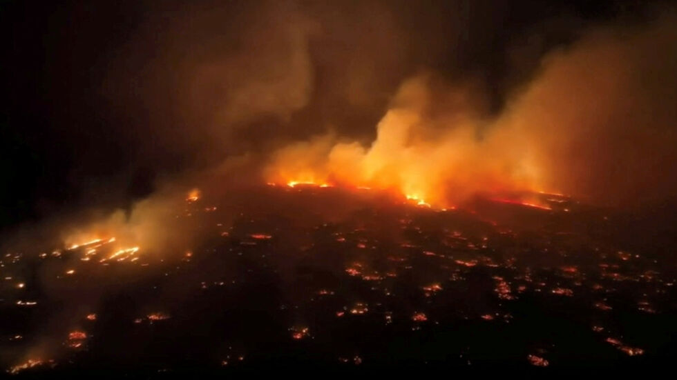 Огнен капан: Горски пожари бушуват на Хавайските острови (КАДРИ ОТ ДРОН)