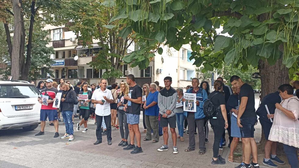 Цалапица отново протестира: Търси ли се въобще убиецът на Митко?