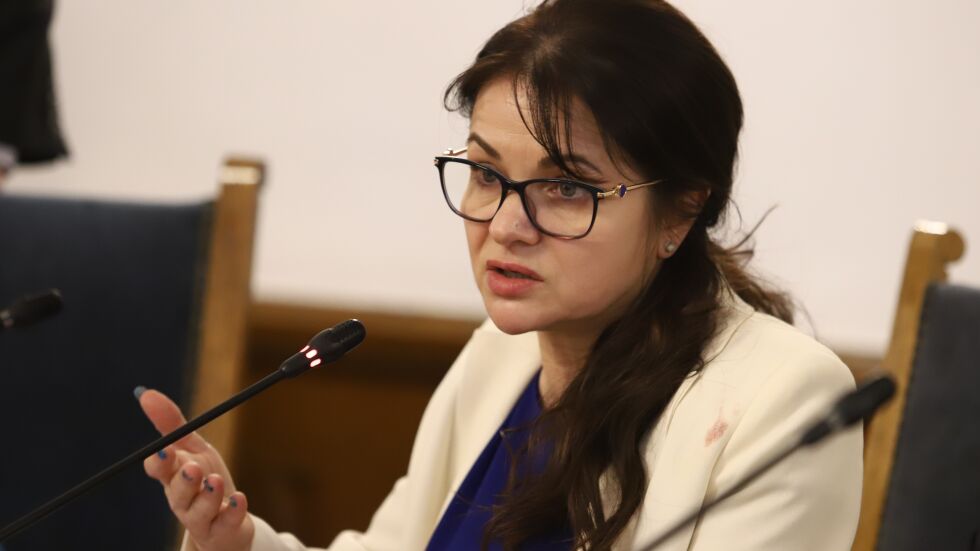 Росица Кирова отговори на призива на Слави Трифонов за оставката ѝ