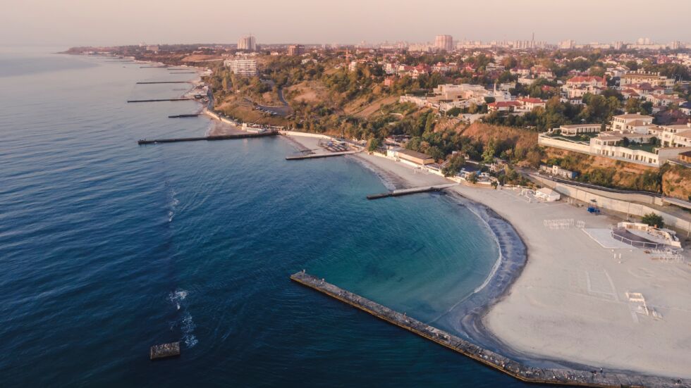 Одеса отваря няколко плажа за първи път след руската инвазия 