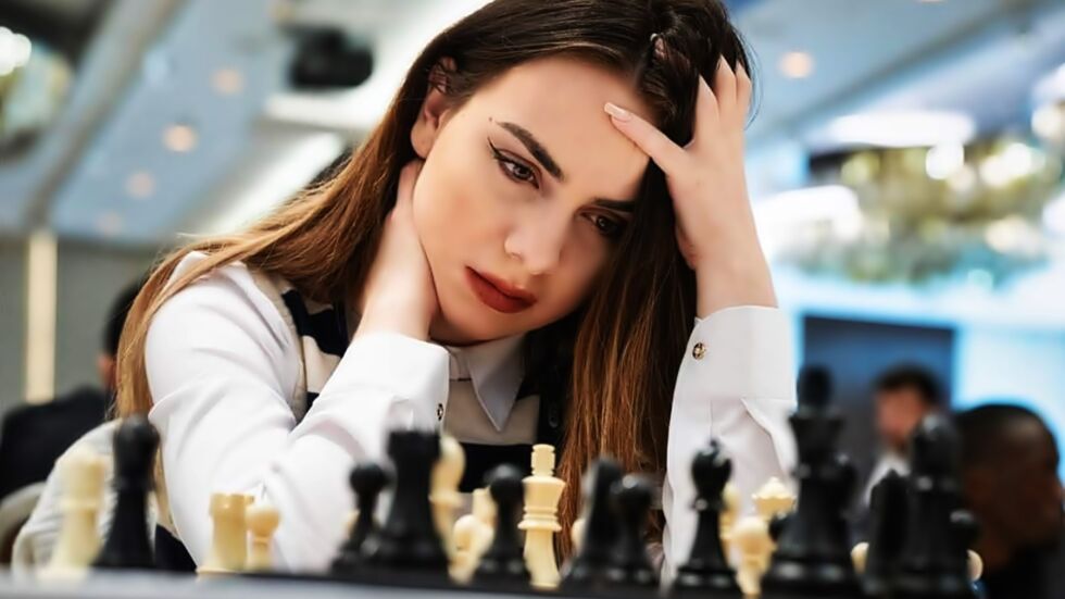 България се гордее! Нургюл Салимова - от дървената дъска на дядо си до световен финал по шахмат