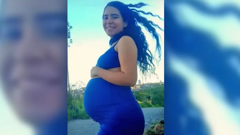 Бременна в деветия месец жена почина, след като влезе във ваната с телефон