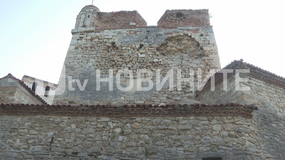 Срути се част от стена на крепостта „Баба Вида“