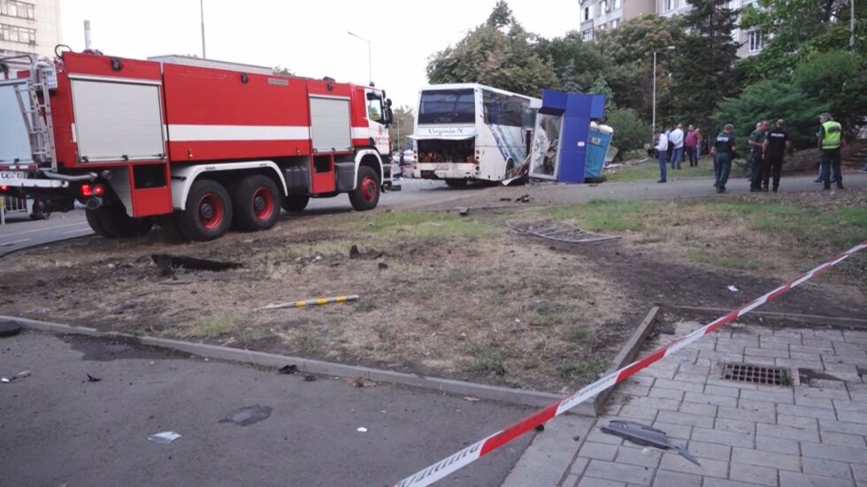 Откриват мемориален паметник на полицаите, загинали при инцидента с автобус с мигранти в Бургас