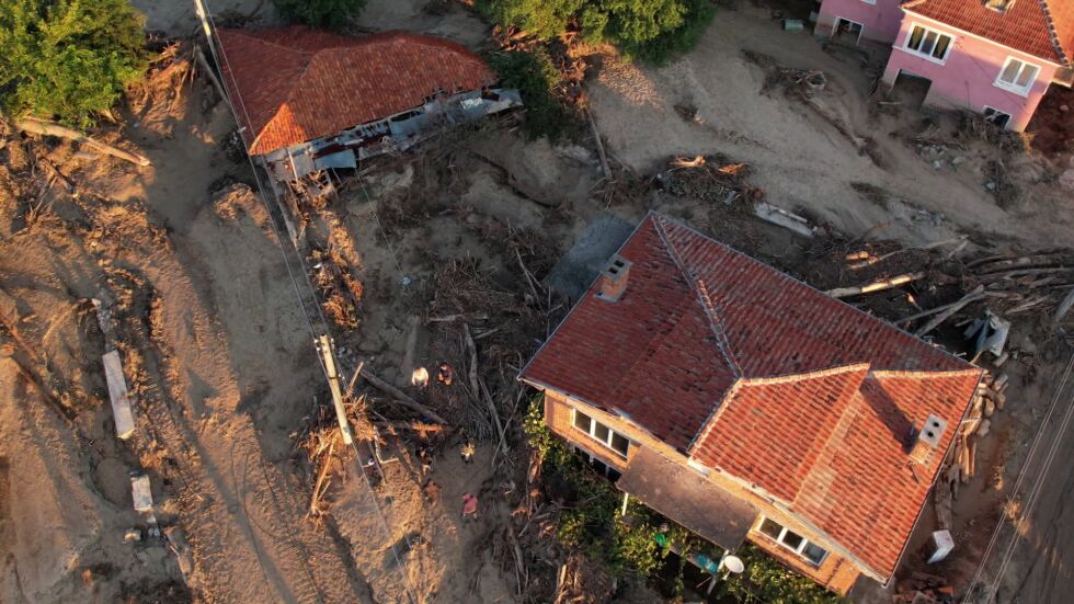 Година след наводненията в Карловско: Защо хората продължават да живеят в страх?
