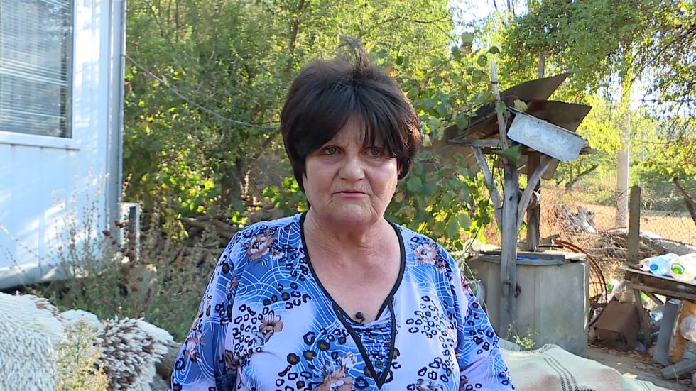 „Два месеца живях в парника, оцелях“: Как се справят хората след потопа в Карловско?