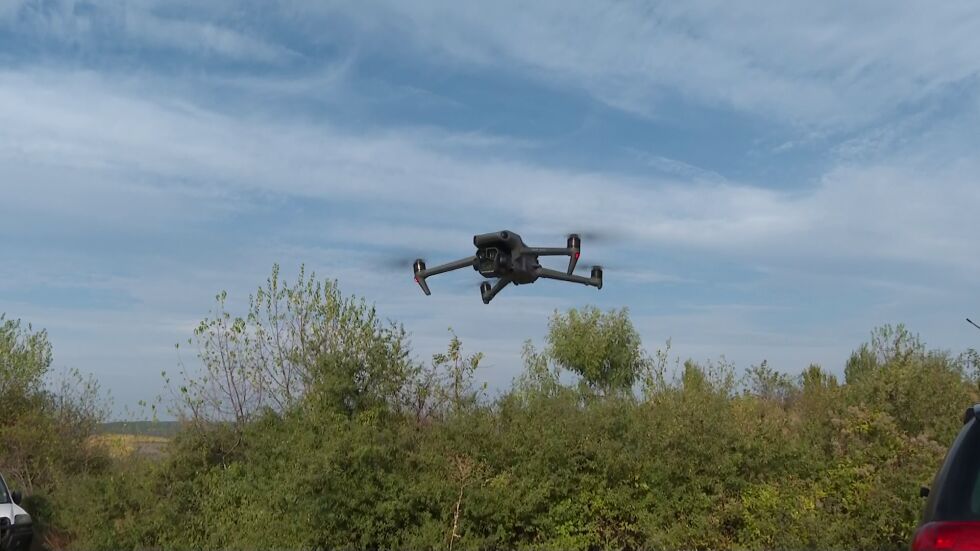 С дронове срещу пожарите: Доброволци патрулират в гората над Радомир