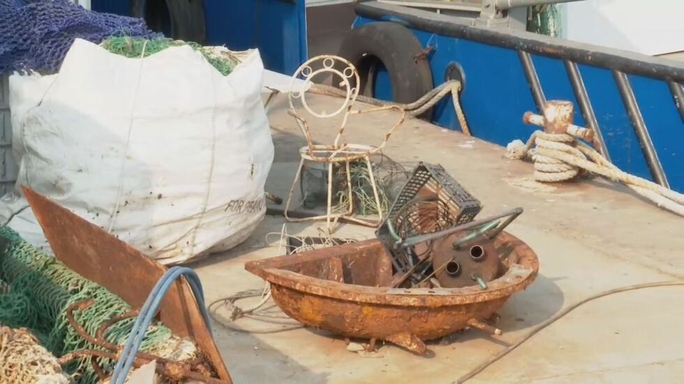 „Да изчистим България заедно“: Как рибари от Варна ще събират боклуци от Черно море?