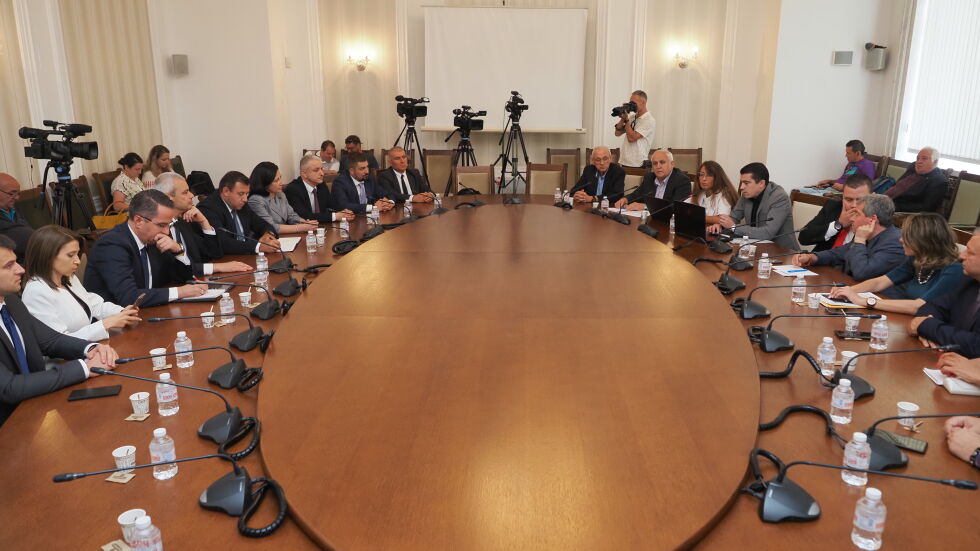  Въпреки допирните точки: „ Възраждане “ отхвърли на Има Такъв Народ поради поддръжката от Движение за права и свободи 