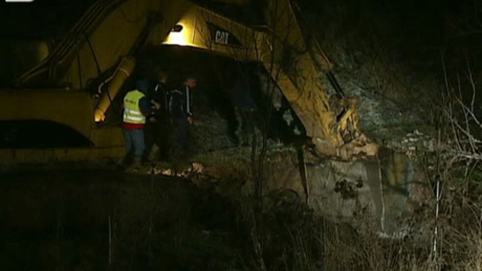 Две денонощия седем души остават блокирани в пещера Духлата