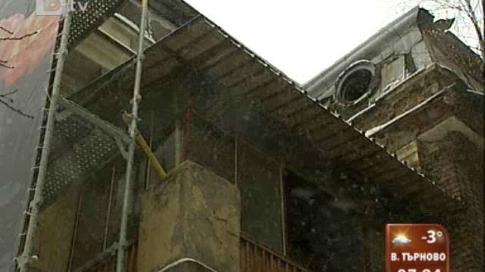Къщата на Иван Гешов продължава да се руши 