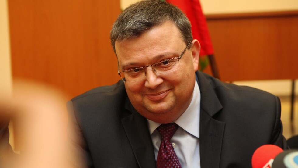 ВСС върна Цацаров в прокуратурата