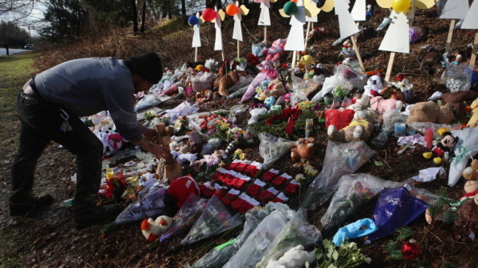 26 детски площадки за 26-те жертви на трагедията в Нютаун