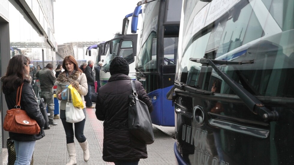 Държавата обеща на автобусните фирми проверки на нелегалните превозвачи