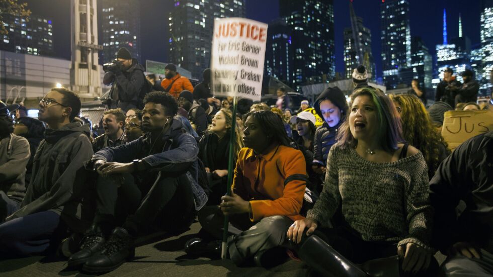 Нови протести в САЩ заради смъртта на чернокож мъж, причинена от полицай