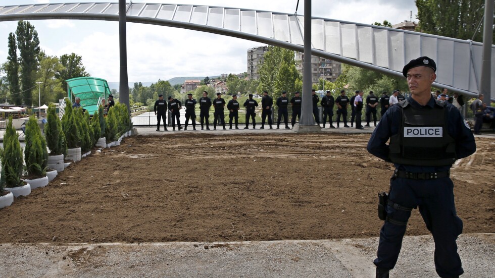Специалният пратеник на bTV: Мостът в Косовска Митровица се охранява от жандармерия 