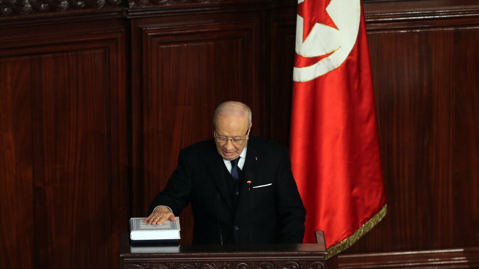 Първият свободно избран президент на Тунис встъпи в длъжност