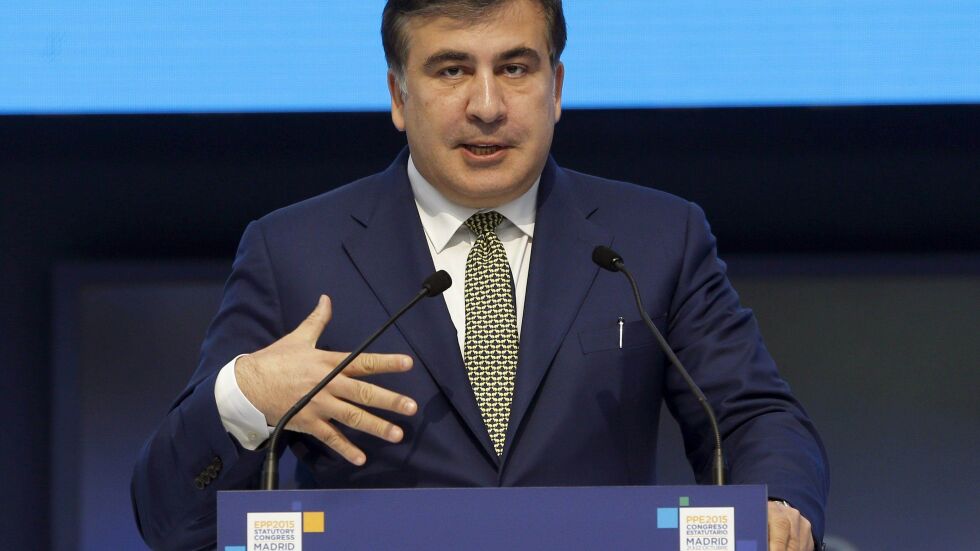 Украински министър плисна вода в лицето на Саакашвили