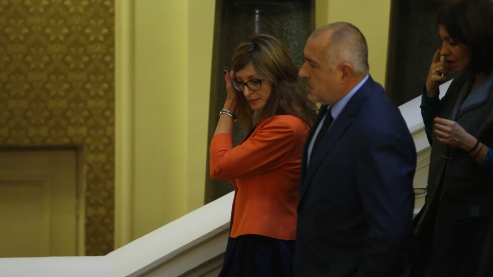Парламентът решава за Екатерина Захариева