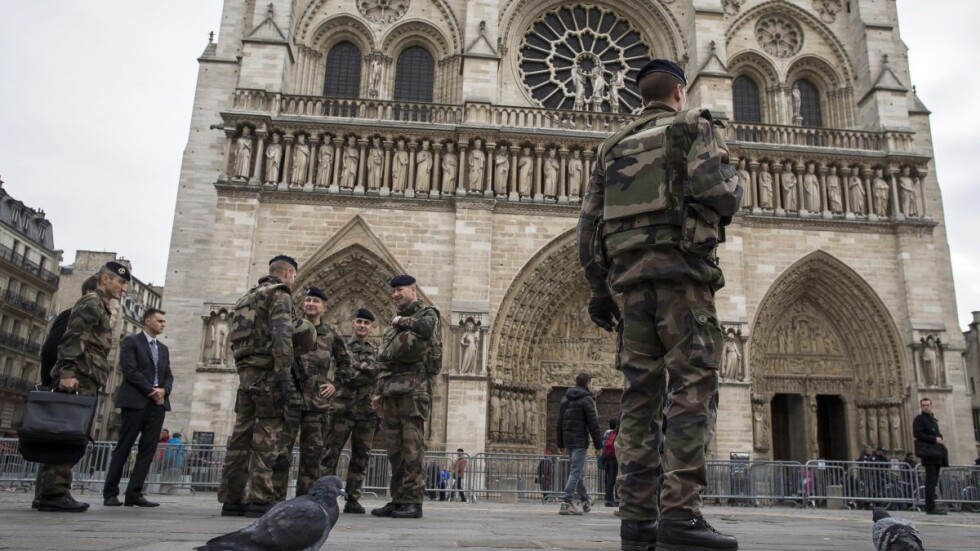 Френските спецчасти са осуетили атентат срещу парижката катедрала "Нотр Дам"
