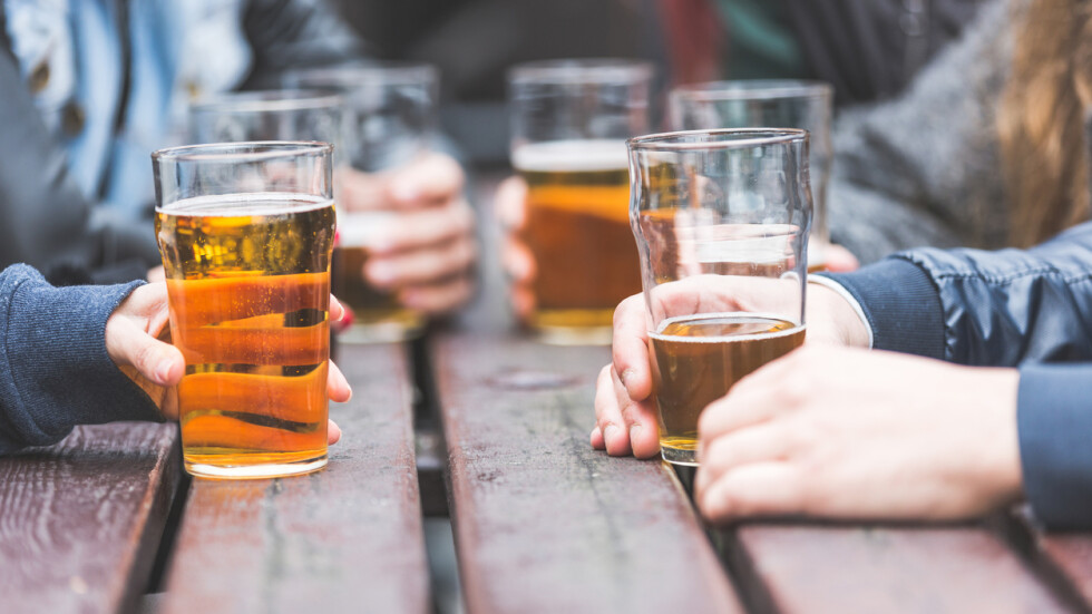 Съюзът на пивоварите: В заведенията у нас се сервират 435 000 чаши бира на ден 