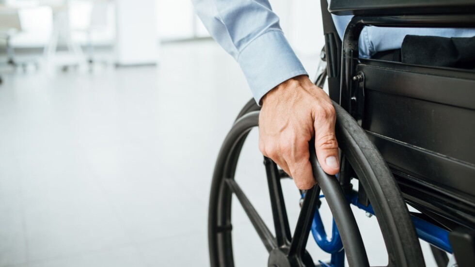Започва изплащането на пенсиите на хората с увреждания