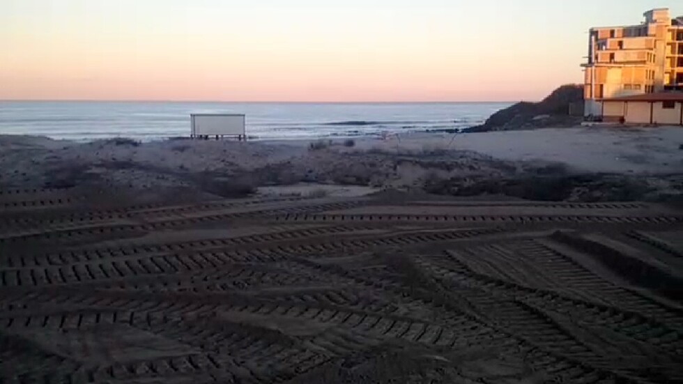 Багери унищожават пясъчните дюни край Лозенец