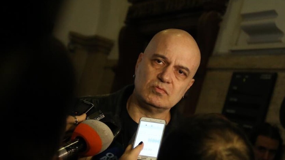 Слави Трифонов даде ултиматум на предстоящия парламент за референдума