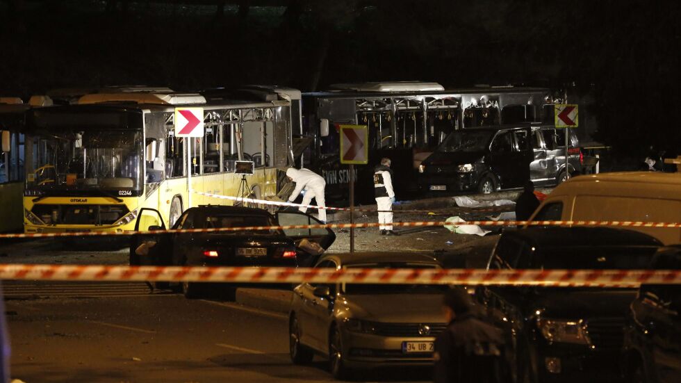 38 души са убити, а над 160 са ранени при бомбените атентати в Истанбул (СНИМКИ И ВИДЕО)