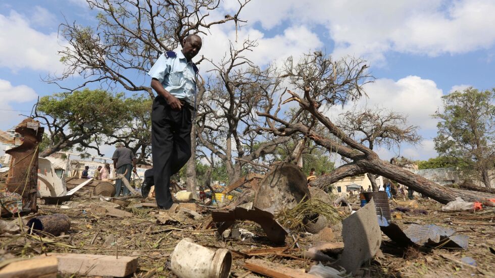 Нападение с кола бомба в Могадишу взе десетки жертви