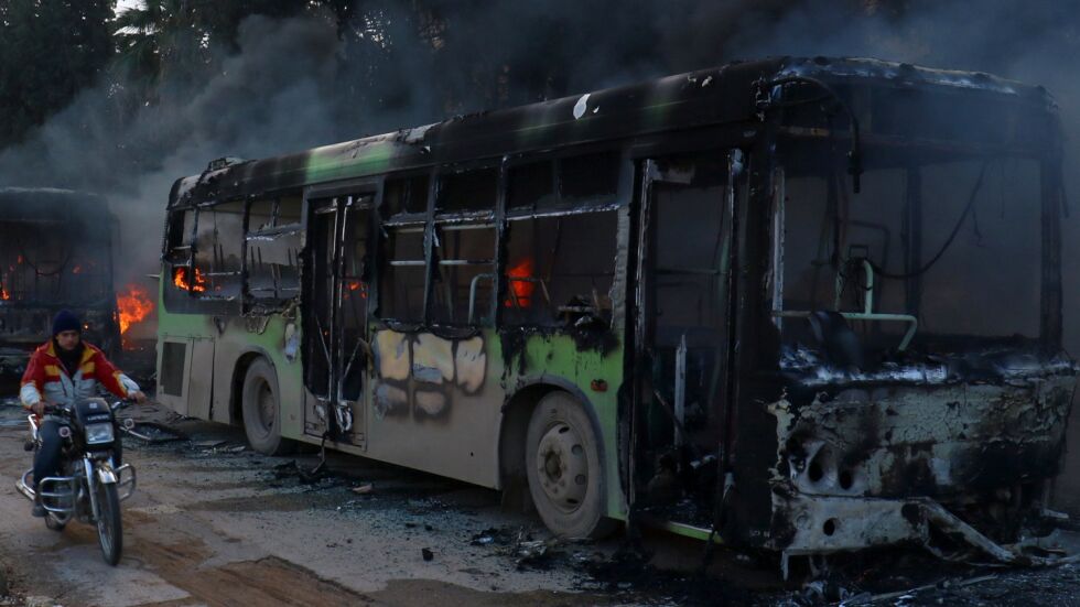Сирийски бунтовници подпалиха автобуси, с които да се евакуират болни и ранени