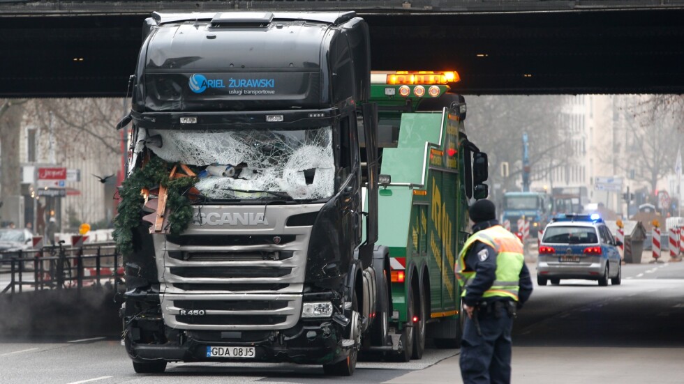 Камионът, използван за атентата в Берлин, е спрял заради автоматичната спирачна система