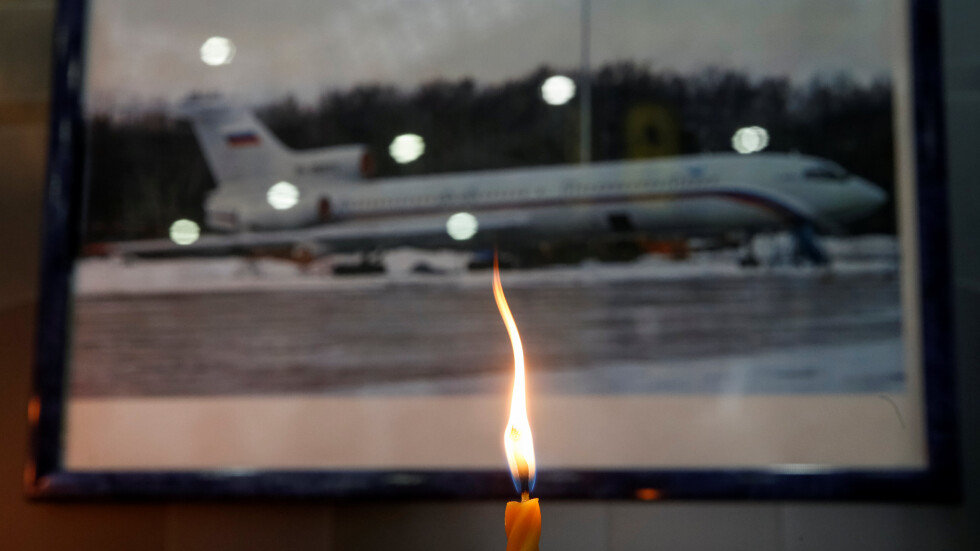 В Русия е ден на траур в памет на загиналите в разбилия се Ту-154 (СНИМКИ И ВИДЕО)