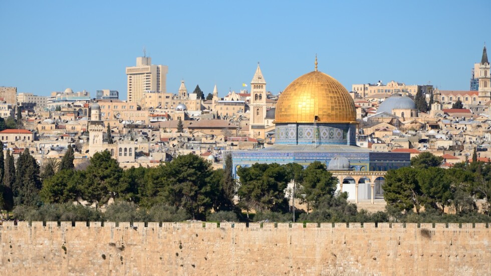 Напрежение в Йерусалим, ограничават посетителите на храма "Възкресение Христово" 