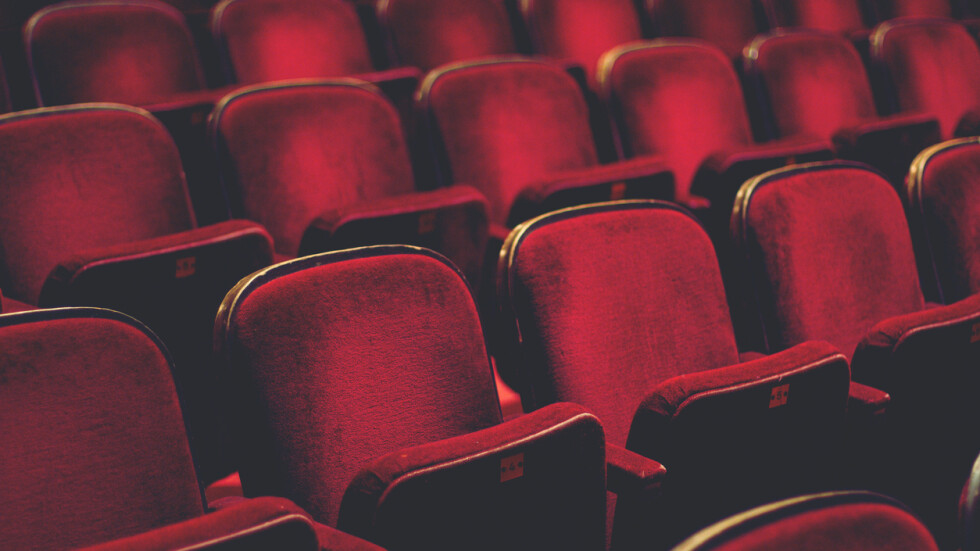 Заради коронавируса: МЗ разпореди да не се посещават кина и театри у нас