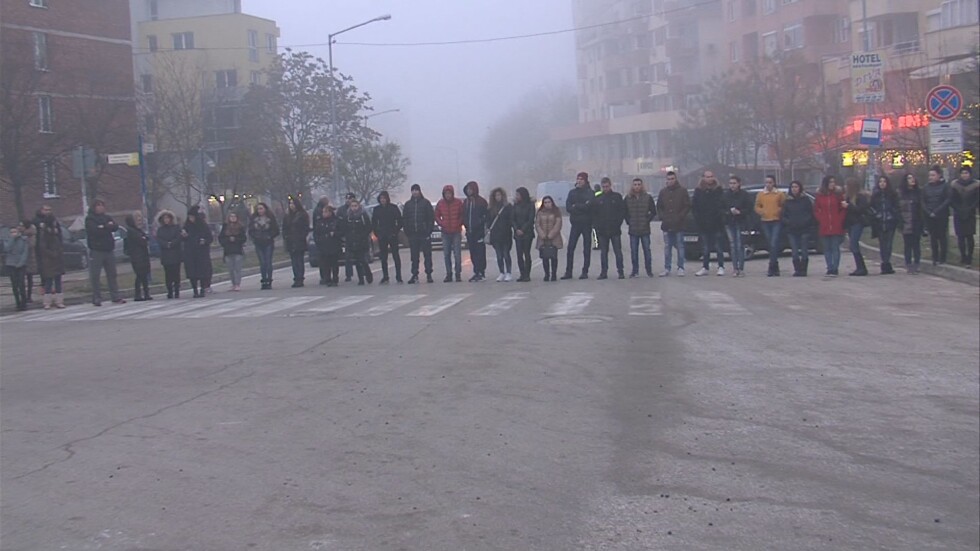 Благоевградските студенти продължават протеста си срещу кръстовище убиец