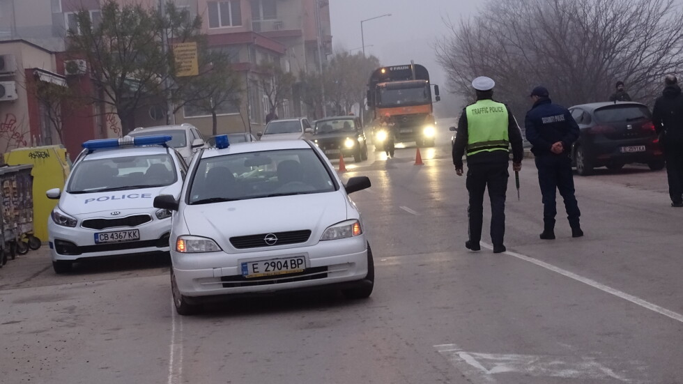 Правят „легнал полицай” до кръстовището в Благоевград, на което загина студентка