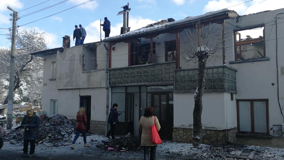 След 7 пожара за 2,5 години: В Момичловци искат една стара пожарна кола