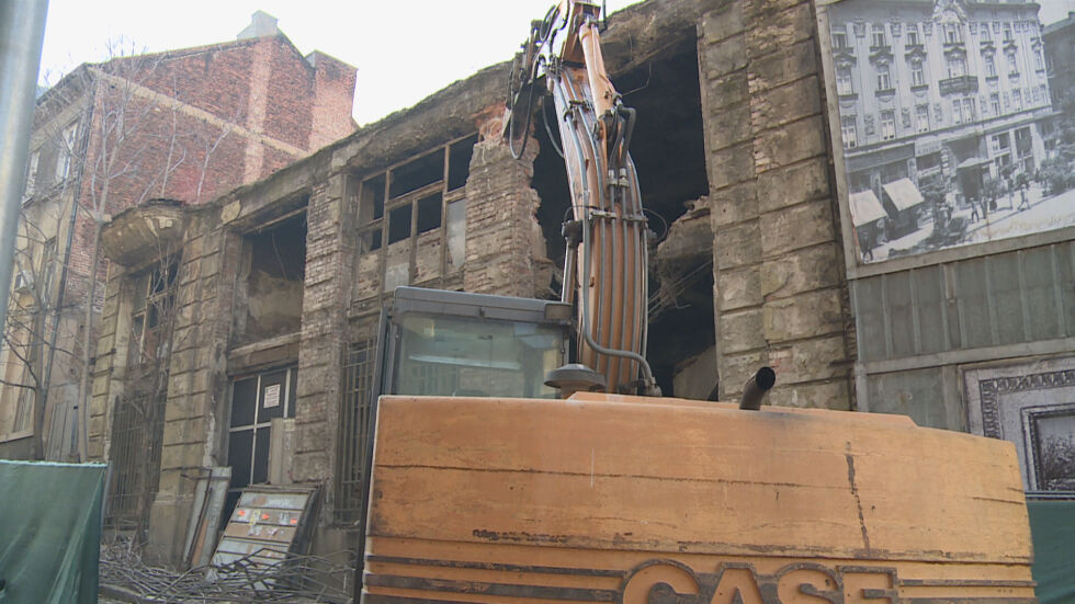 Напрежение заради събаряне на сграда в центъра на София