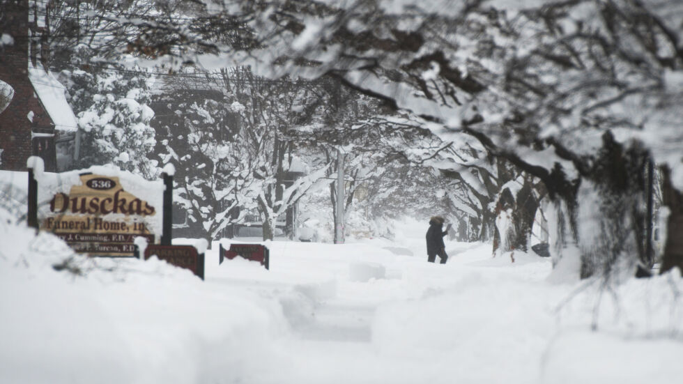 Рекордни снеговалежи парализираха САЩ, Япония и Великобритания