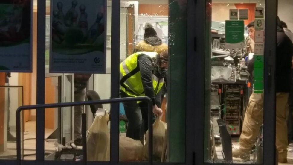 Крадци опитаха да оберат банкомат в столичния ж.к. „Люлин“